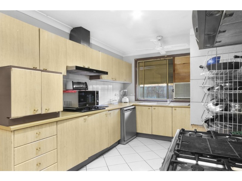 6 Gilgandra Road, Hoxton Park NSW 2171