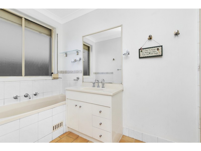 6 Gilgandra Road, Hoxton Park NSW 2171