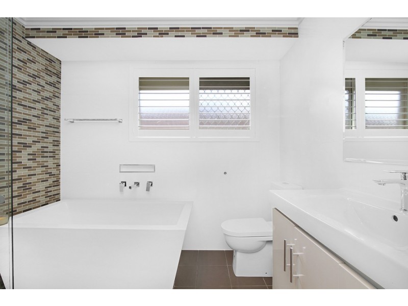 52 Coronation Drive, Green Valley NSW 2168