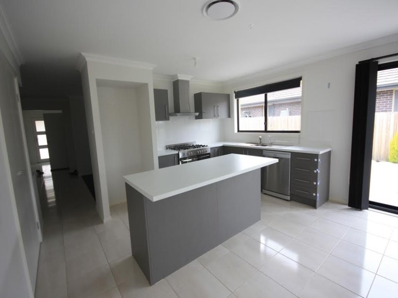 20 Easton Avenue, Spring Farm NSW 2570