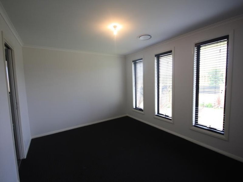 20 Easton Avenue, Spring Farm NSW 2570