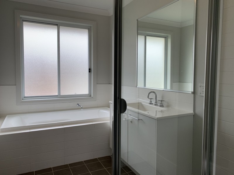 4 Donn Street, Middleton Grange NSW 2171