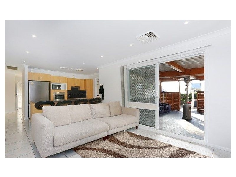 11 Julia Close, West Hoxton NSW 2171