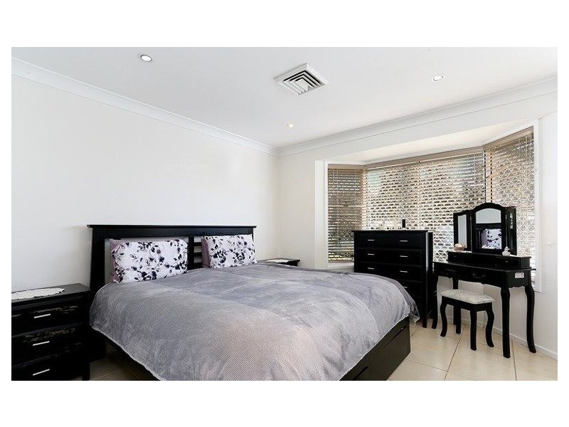 11 Julia Close, West Hoxton NSW 2171