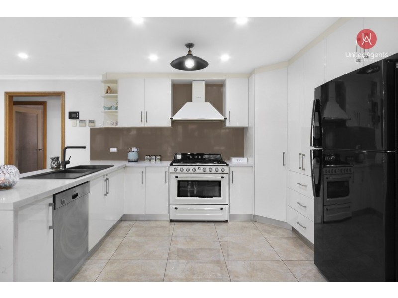 6 Symons Place, West Hoxton NSW 2171