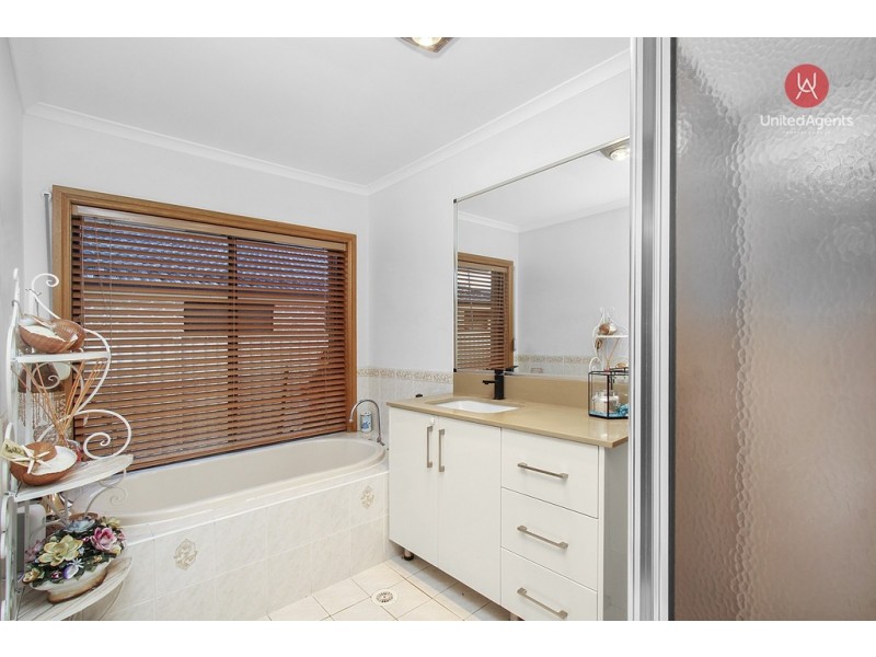 6 Symons Place, West Hoxton NSW 2171
