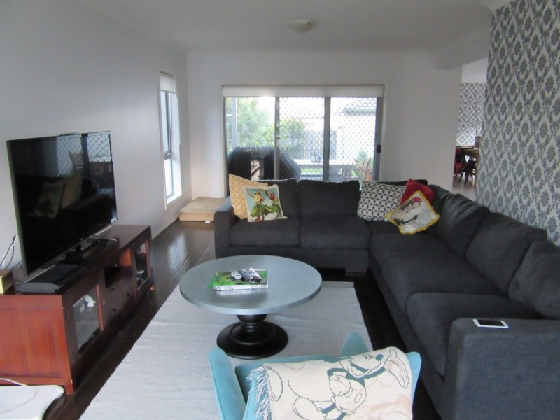 9 Truscott Avenue, Middleton Grange NSW 2171