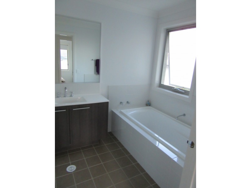 9 Truscott Avenue, Middleton Grange NSW 2171