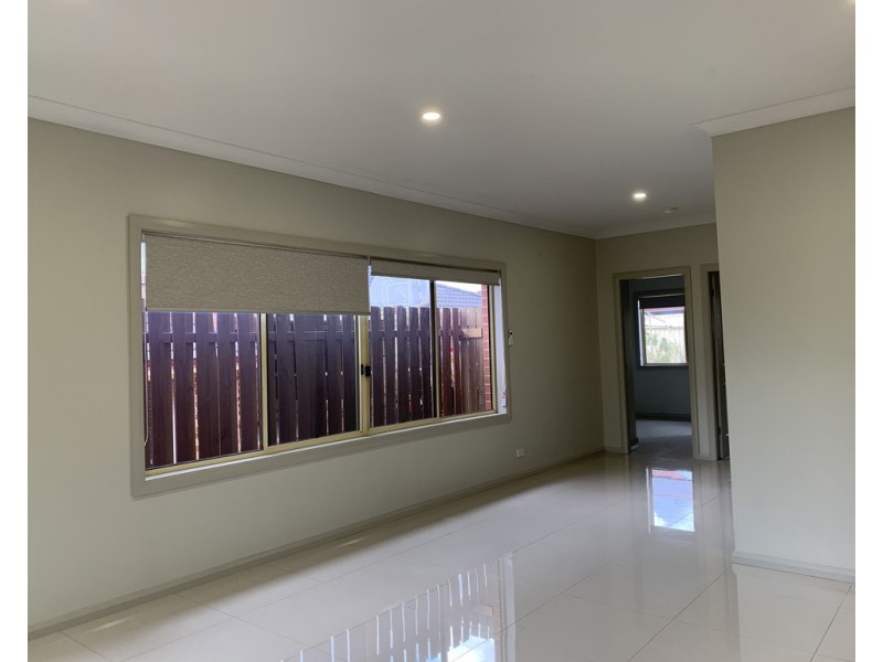 70a Lindeman Crescent, Green Valley NSW 2168