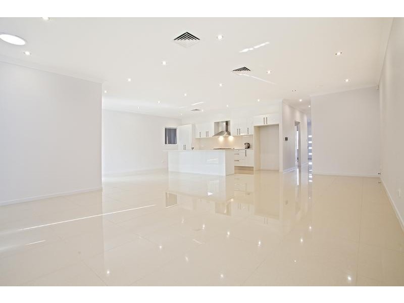 4 Montefiore Avenue, West Hoxton NSW 2171