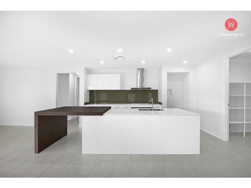 5 Bielski Crescent, Oran Park NSW 2570