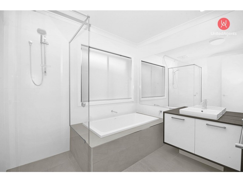 5 Bielski Crescent, Oran Park NSW 2570