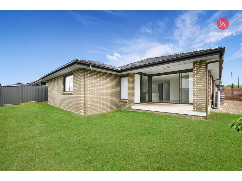 5 Bielski Crescent, Oran Park NSW 2570