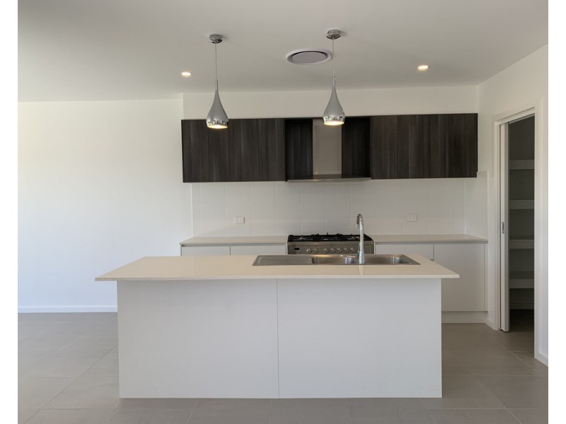 136 Rosedale Circuit, Carnes Hill NSW 2171