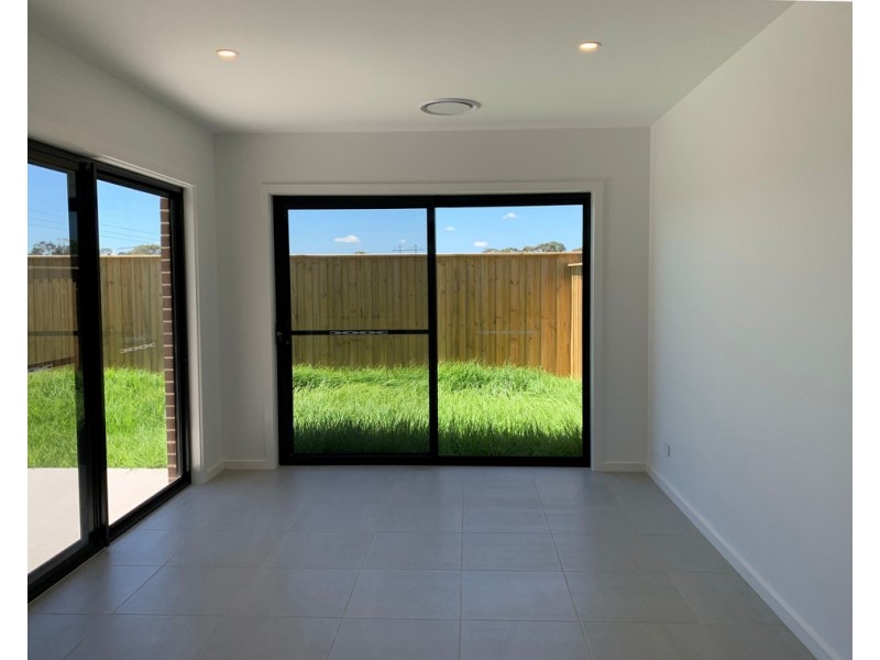 136 Rosedale Circuit, Carnes Hill NSW 2171