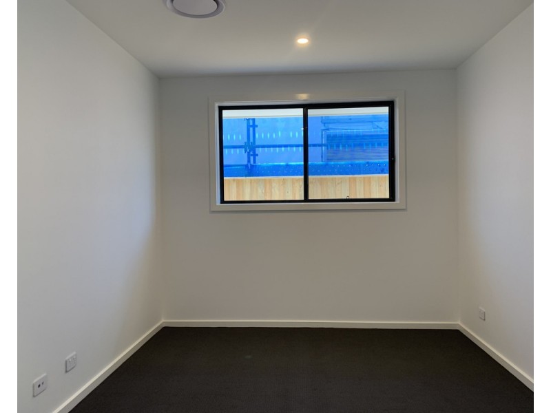 136 Rosedale Circuit, Carnes Hill NSW 2171