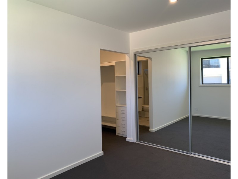 136 Rosedale Circuit, Carnes Hill NSW 2171