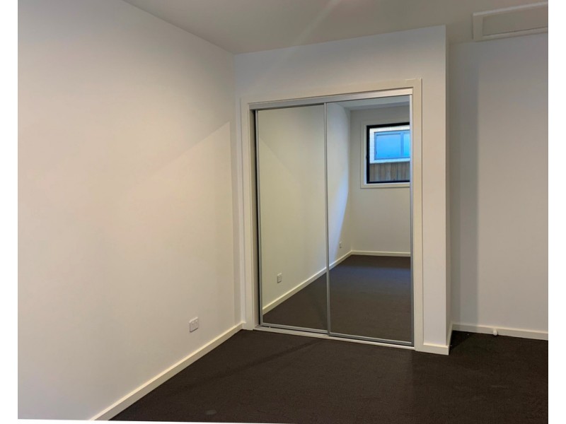 136a Rosedale Circuit, Carnes Hill NSW 2171