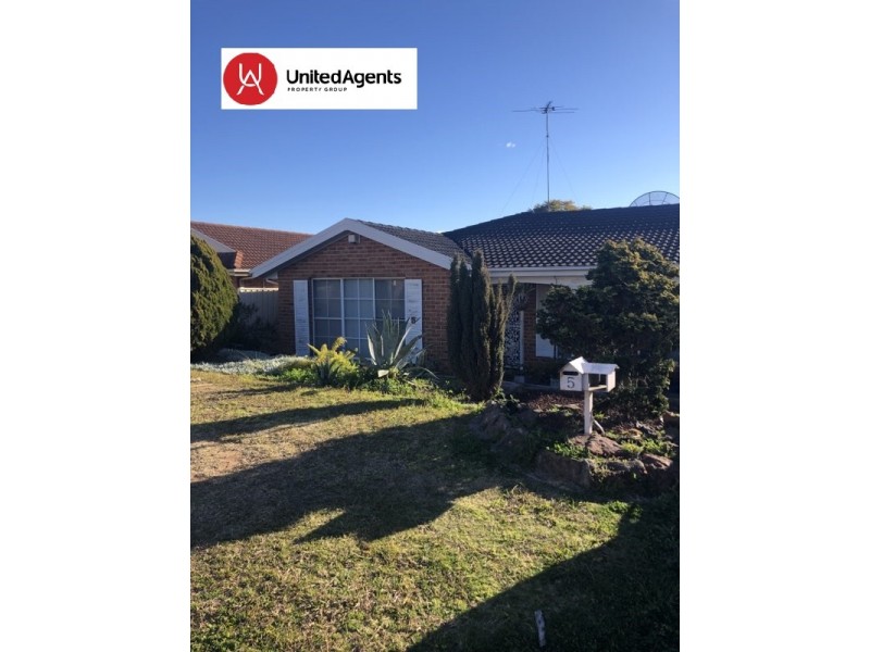 5 Bowden Close, Green Valley NSW 2168