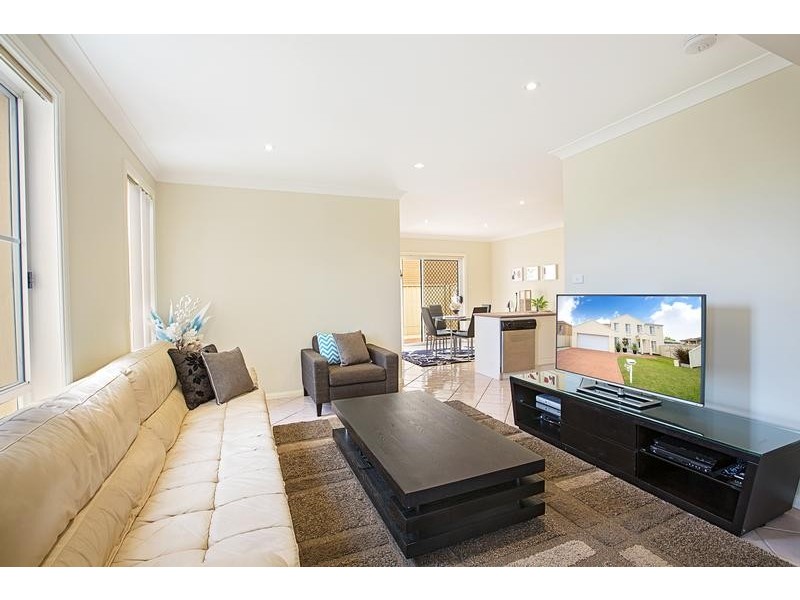 104 Greenway Drive, West Hoxton NSW 2171