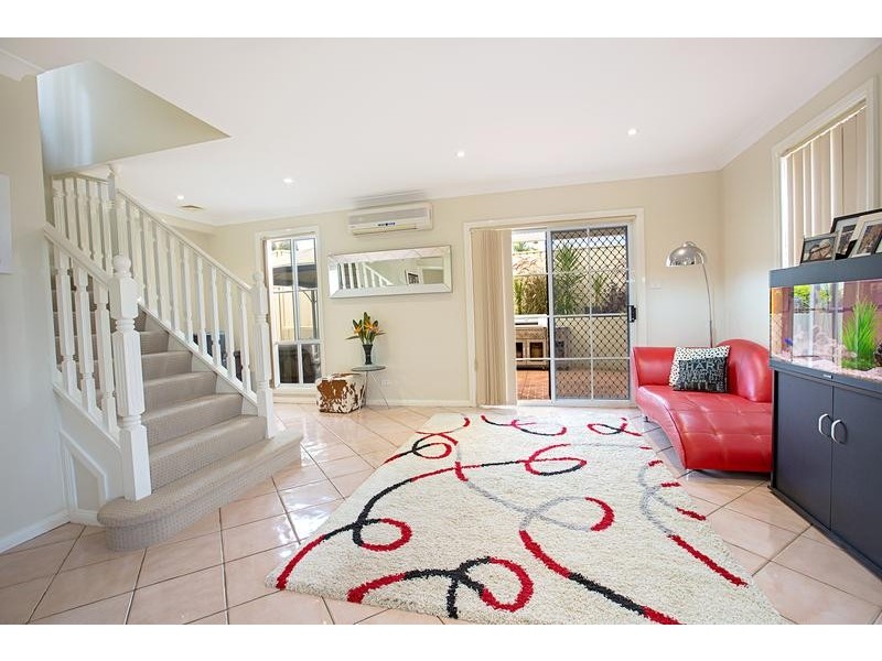 104 Greenway Drive, West Hoxton NSW 2171