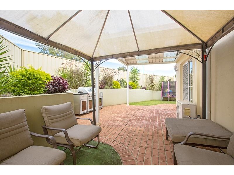 104 Greenway Drive, West Hoxton NSW 2171