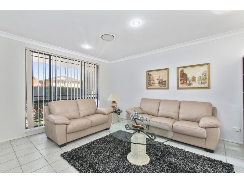 6 Blackburn Avenue, West Hoxton NSW 2171