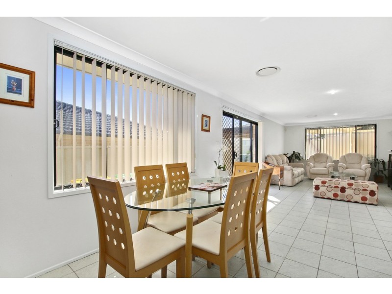 6 Blackburn Avenue, West Hoxton NSW 2171