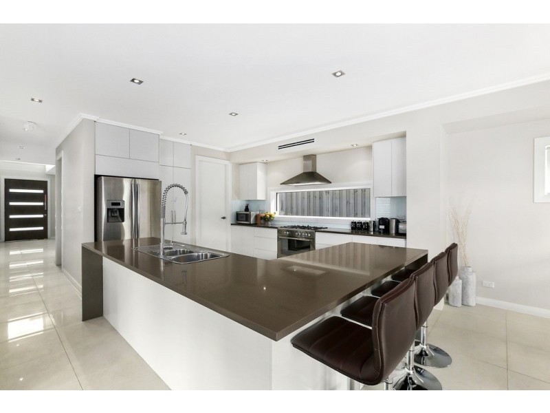 7 Parer Avenue, Middleton Grange NSW 2171