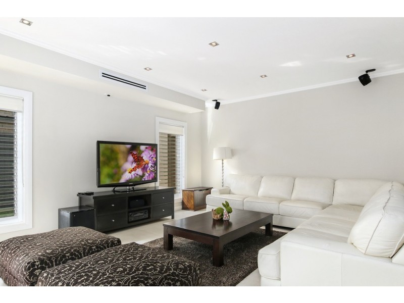 7 Parer Avenue, Middleton Grange NSW 2171