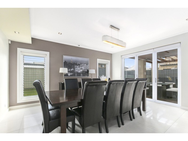 7 Parer Avenue, Middleton Grange NSW 2171