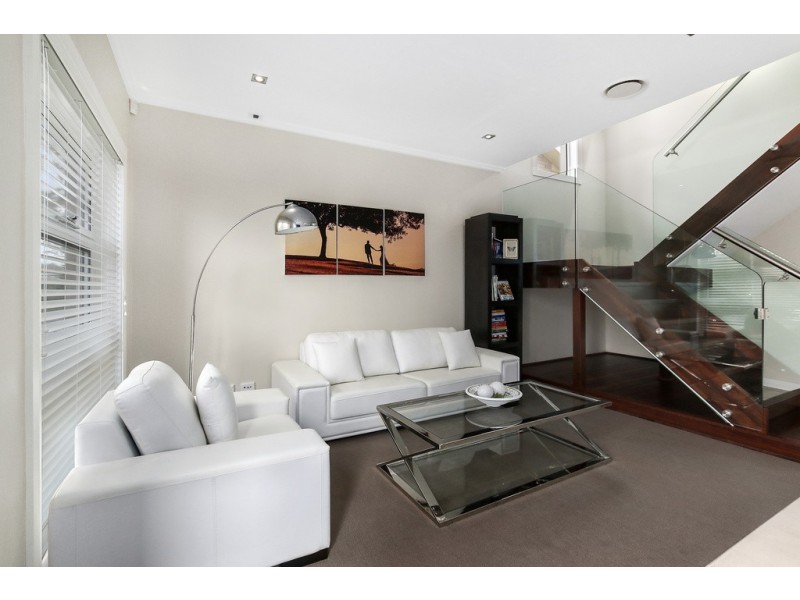 7 Parer Avenue, Middleton Grange NSW 2171