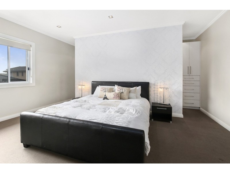 7 Parer Avenue, Middleton Grange NSW 2171