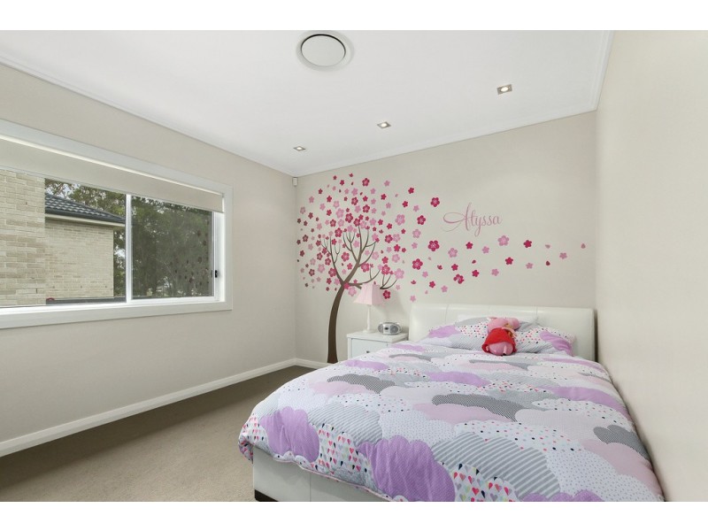 7 Parer Avenue, Middleton Grange NSW 2171