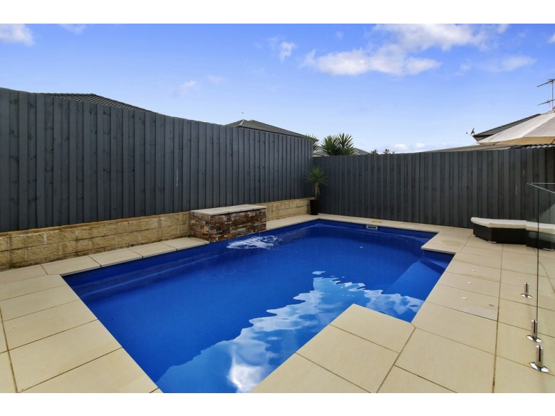 7 Parer Avenue, Middleton Grange NSW 2171