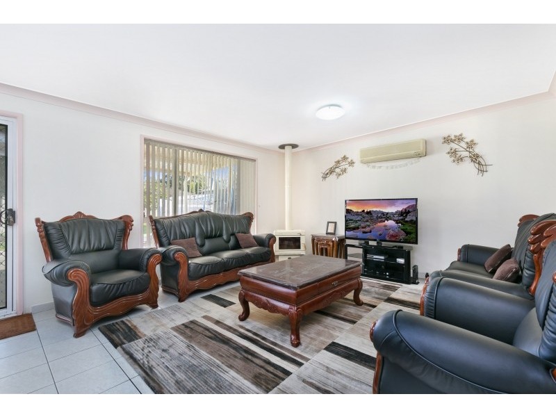 11 Pilliga Crescent, Bossley Park NSW 2176