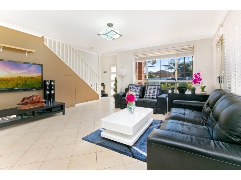 1/83-85 Whitford Road, Hinchinbrook NSW 2168