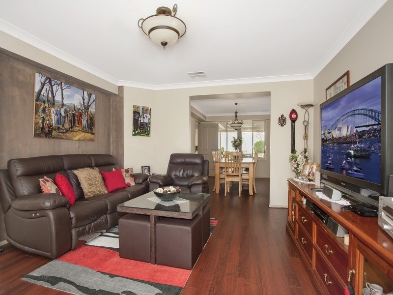 32 Watling Avenue, West Hoxton NSW 2171