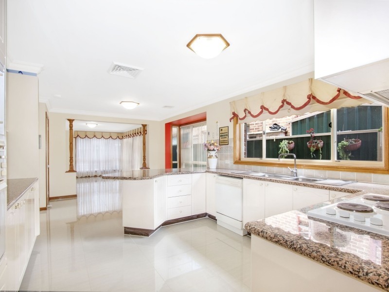 2 Diana Court, Cecil Hills NSW 2171