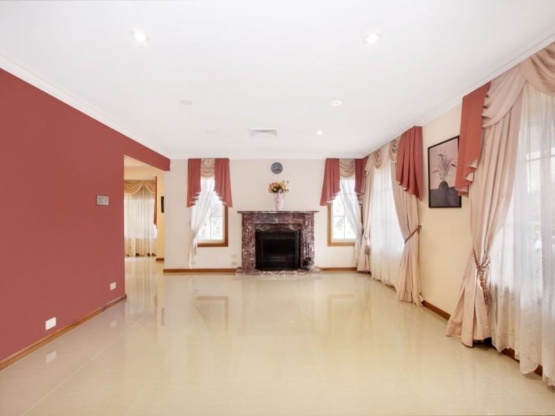 2 Diana Court, Cecil Hills NSW 2171