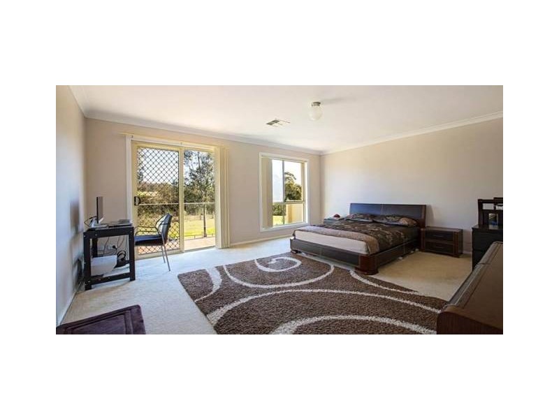 22 Lycett Avenue, West Hoxton NSW 2171