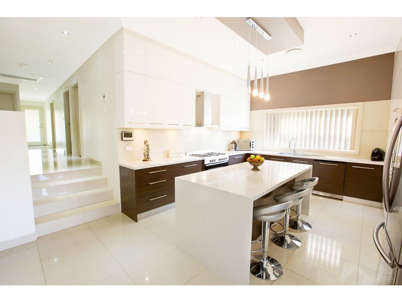 33 Lord Howe Drive, Green Valley NSW 2168