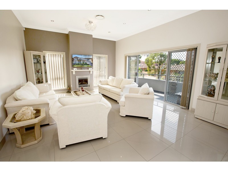 33 Lord Howe Drive, Green Valley NSW 2168