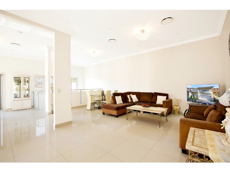 33 Lord Howe Drive, Green Valley NSW 2168