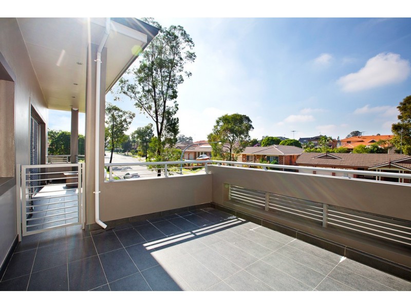 33 Lord Howe Drive, Green Valley NSW 2168