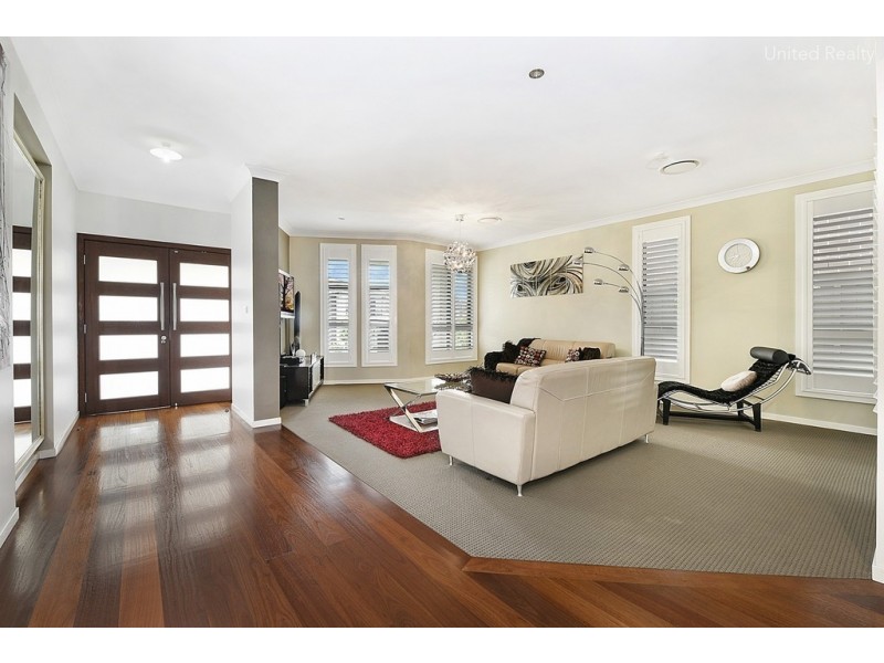 27 Truscott Avenue, Middleton Grange NSW 2171