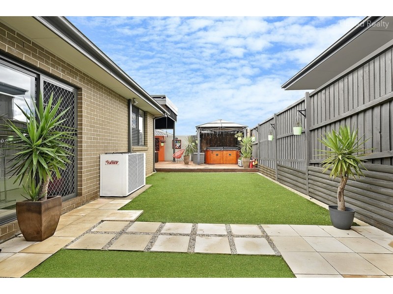 27 Truscott Avenue, Middleton Grange NSW 2171