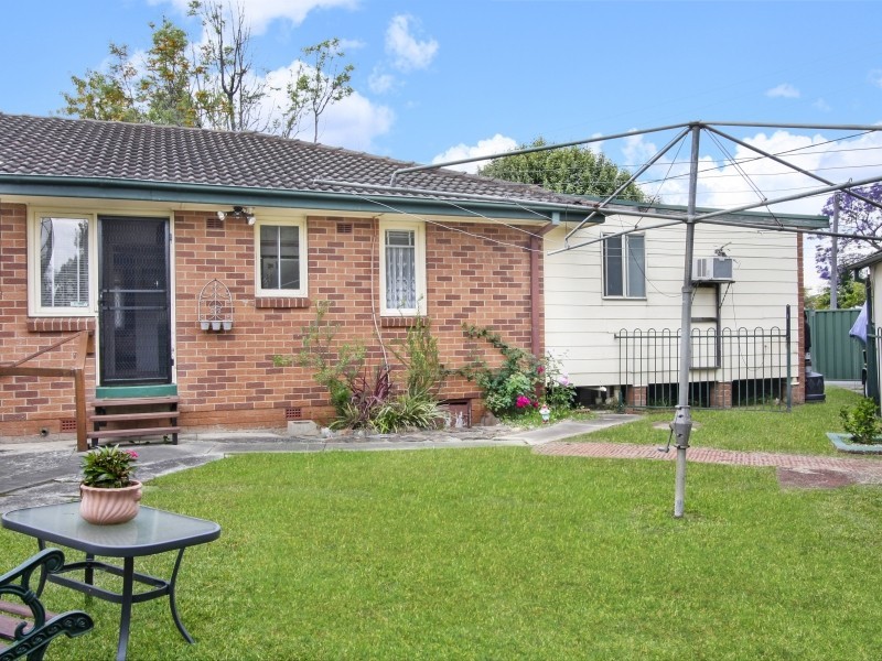 168 Graham Avenue, Lurnea NSW 2170