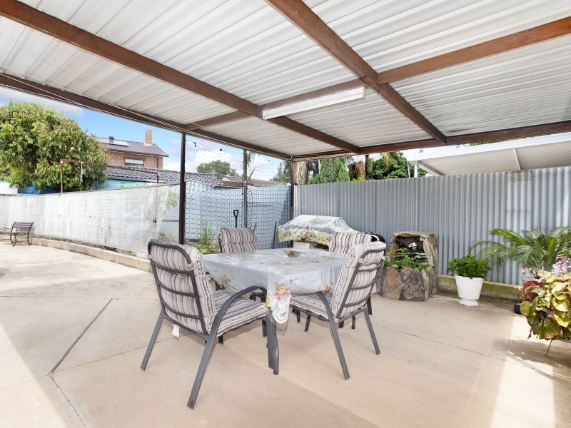 12 Kooyong Street, St Johns Park NSW 2176