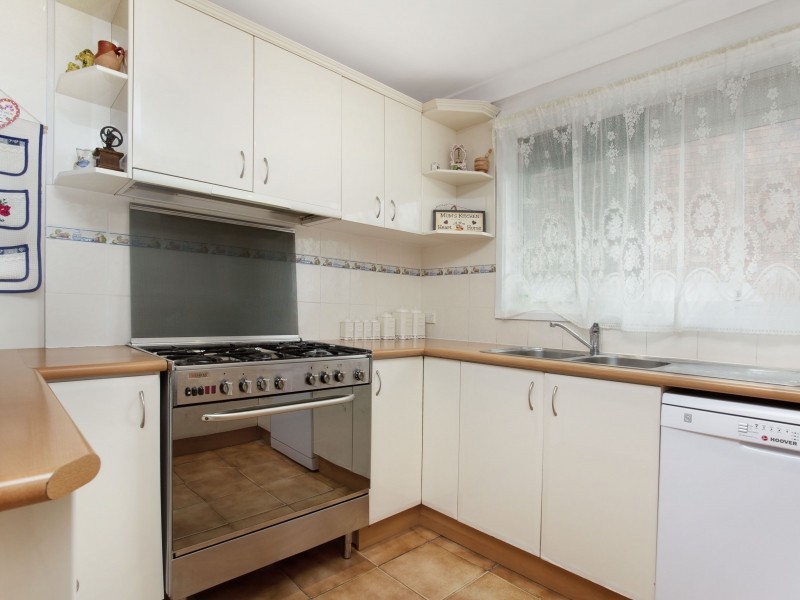 12 Kooyong Street, St Johns Park NSW 2176